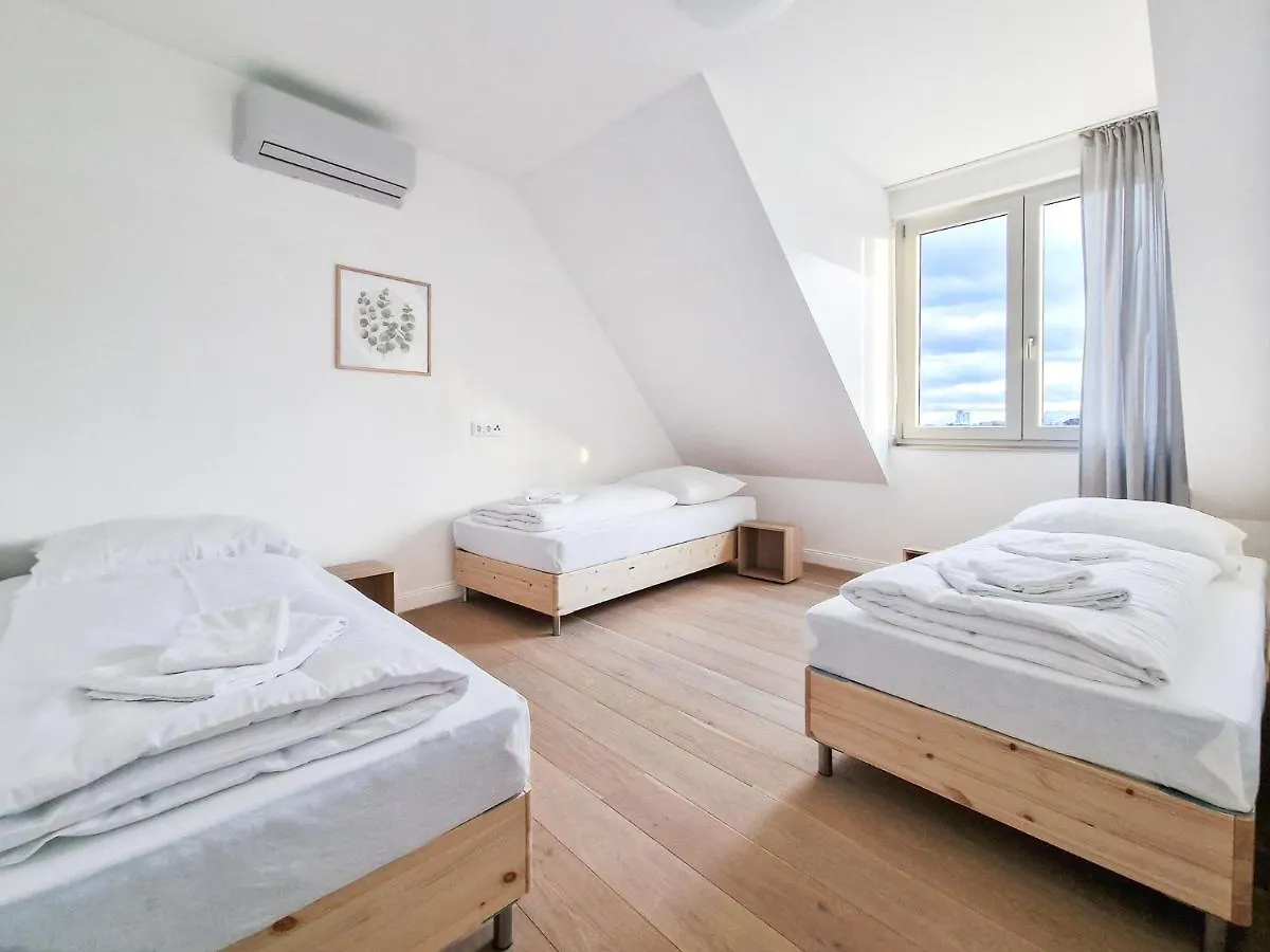 Raj Living - City Apartments With 1 Or 2 Rooms - 15 Min To Messe Dus And Old Town Dus Dusseldorf