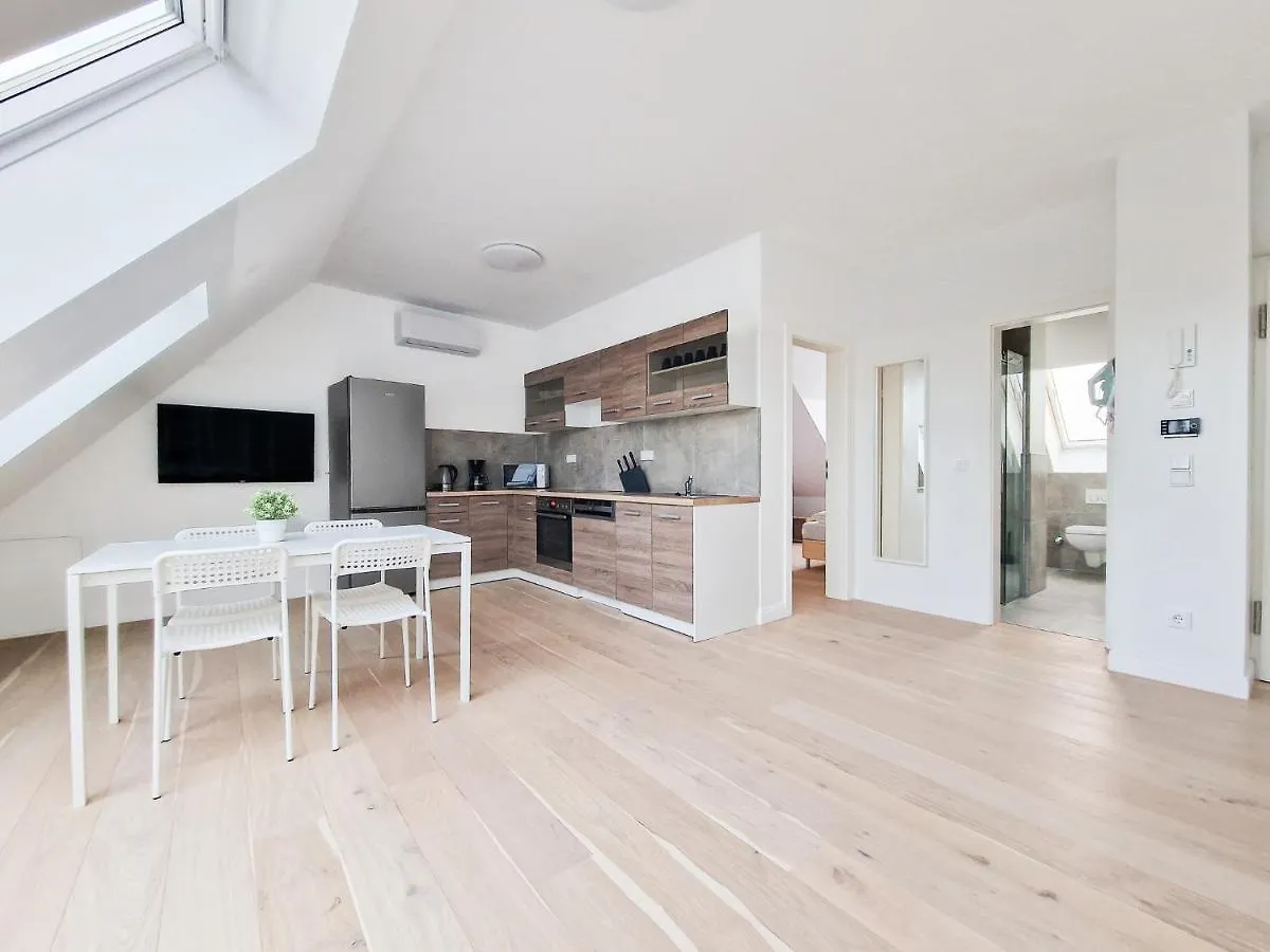 Raj Living - City Apartments With 1 Or 2 Rooms - 15 Min To Messe Dus And Old Town Dus Dusseldorf 0*,