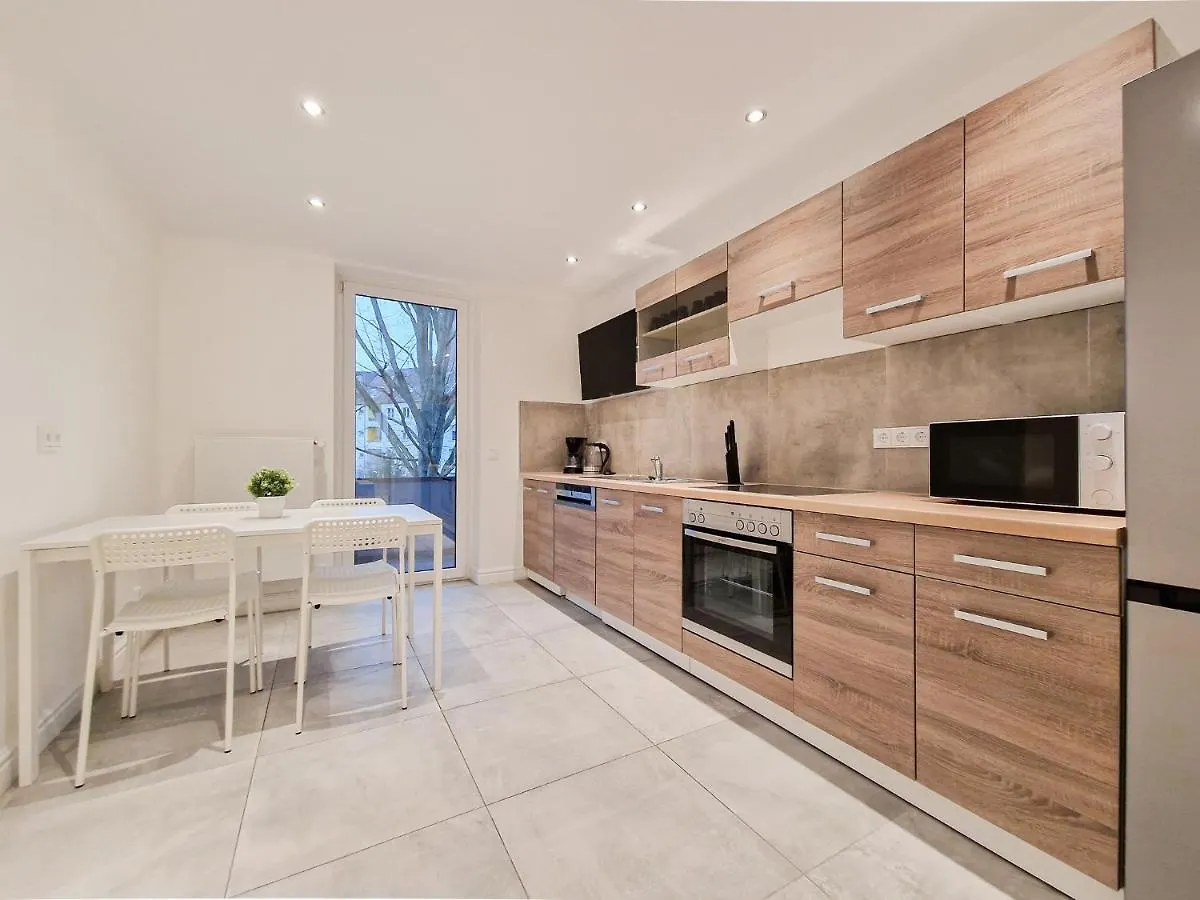 Raj Living - City Apartments With 1 Or 2 Rooms - 15 Min To Messe Dus And Old Town Dus Dusseldorf