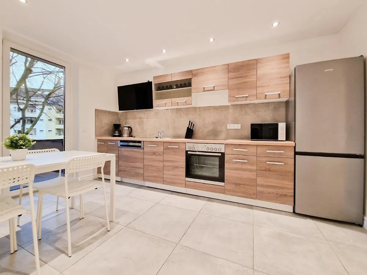 Raj Living - City Apartments With 1 Or 2 Rooms - 15 Min To Messe Dus And Old Town Dus Dusseldorf