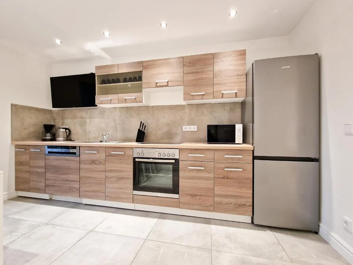 Raj Living - City Apartments With 1 Or 2 Rooms - 15 Min To Messe Dus And Old Town Dus Dusseldorf Germany