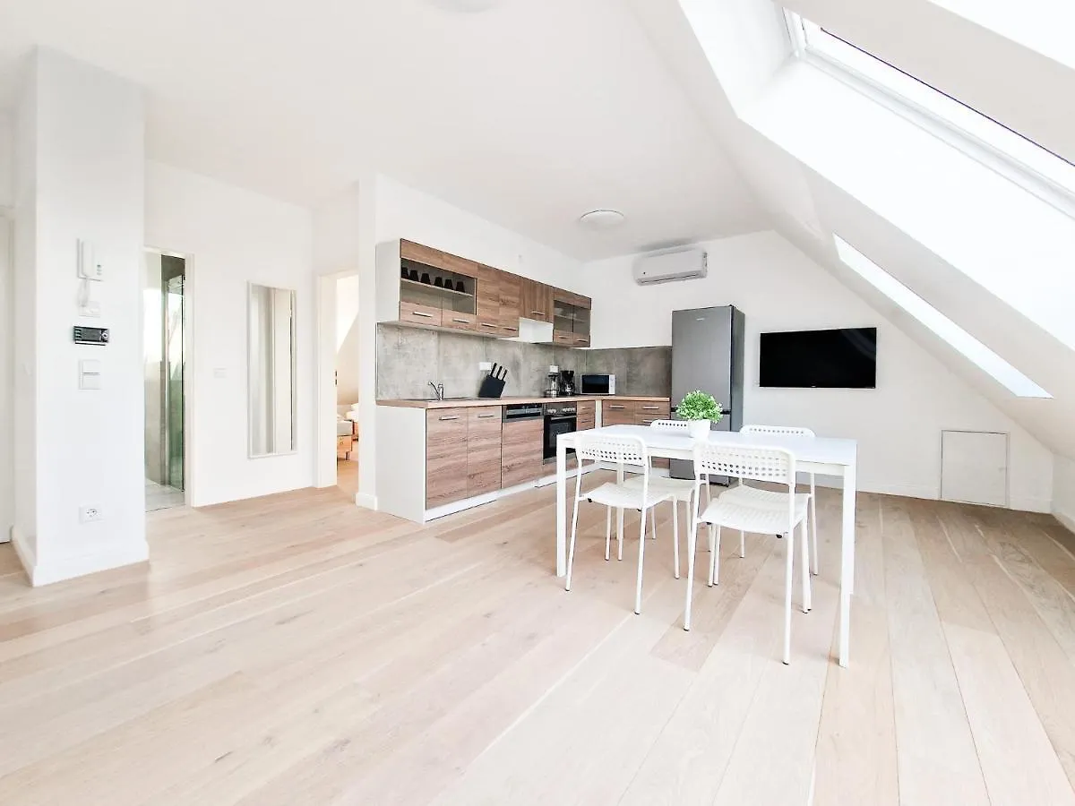 Raj Living - City Apartments With 1 Or 2 Rooms - 15 Min To Messe Dus And Old Town Dus Dusseldorf
