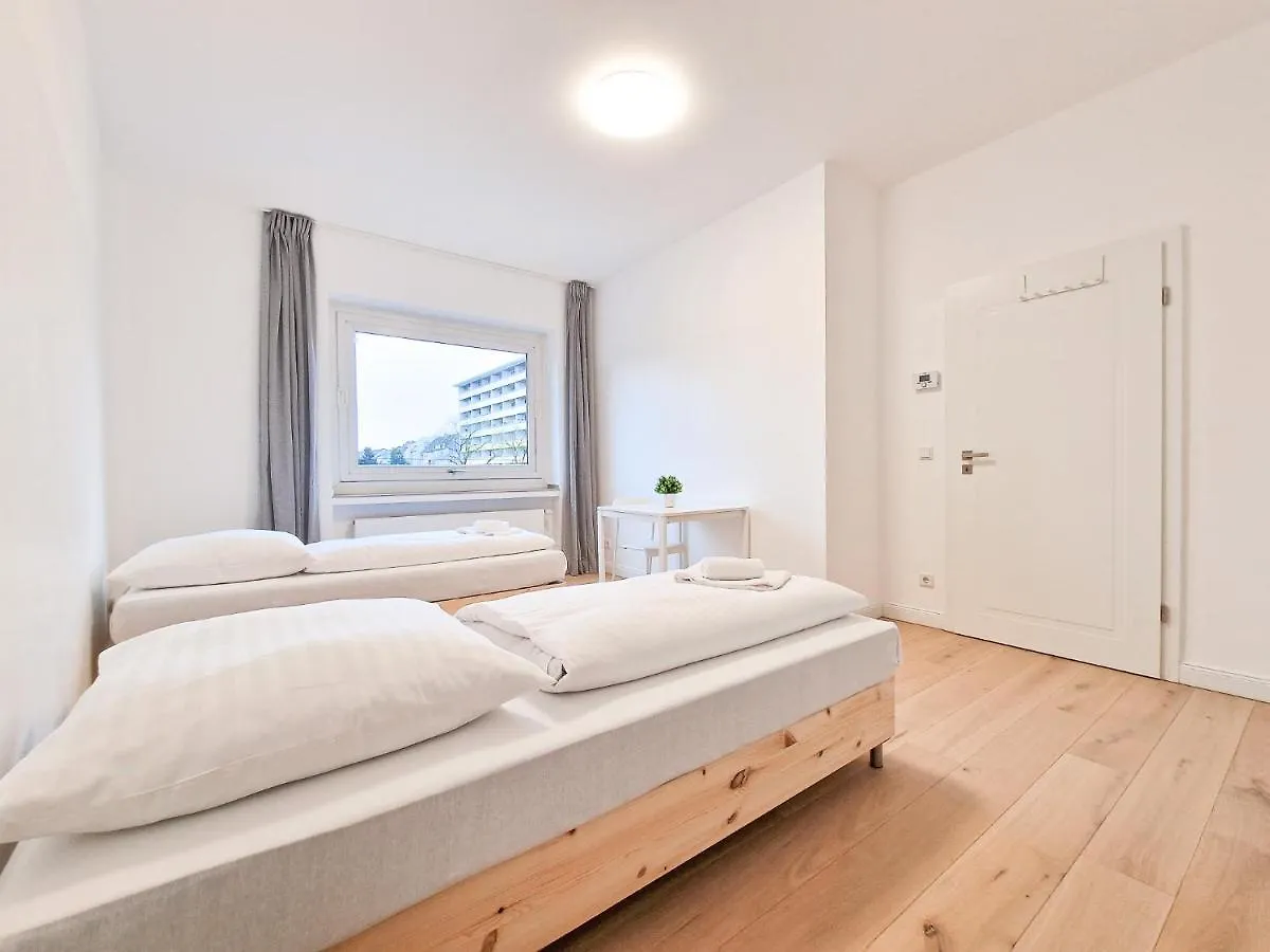 Raj Living - City Apartments With 1 Or 2 Rooms - 15 Min To Messe Dus And Old Town Dus Dusseldorf 0*,  Germany