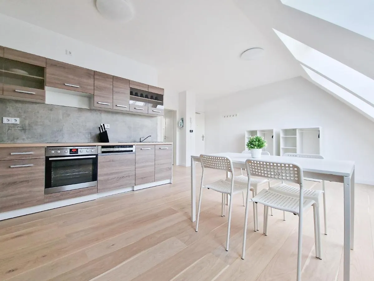 Raj Living - City Apartments With 1 Or 2 Rooms - 15 Min To Messe Dus And Old Town Dus Dusseldorf 0*,  Germany