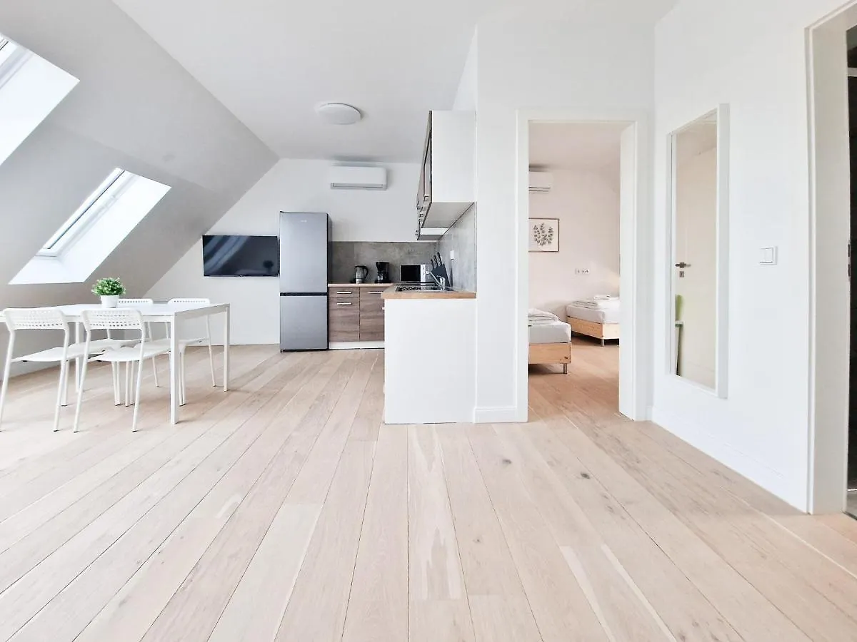 Raj Living - City Apartments With 1 Or 2 Rooms - 15 Min To Messe Dus And Old Town Dus Dusseldorf
