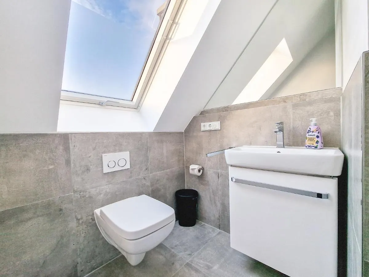 Raj Living - City Apartments With 1 Or 2 Rooms - 15 Min To Messe Dus And Old Town Dus Dusseldorf 0*,  Germany