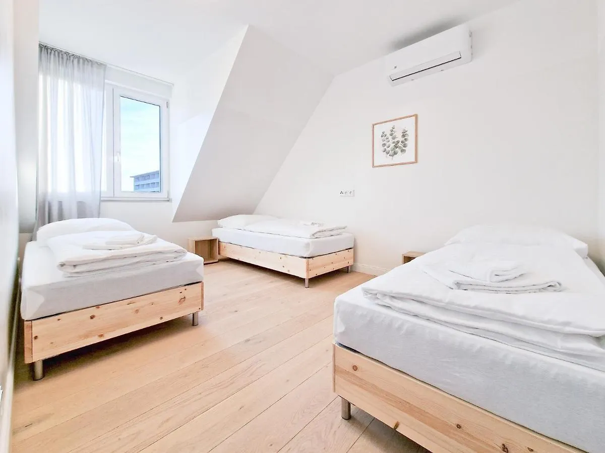 Raj Living - City Apartments With 1 Or 2 Rooms - 15 Min To Messe Dus And Old Town Dus Dusseldorf