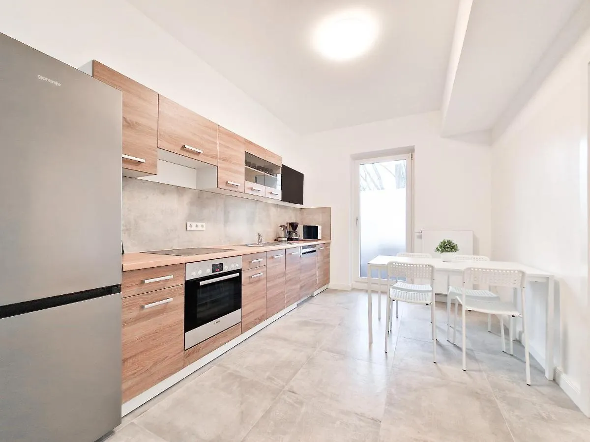 Raj Living - City Apartments With 1 Or 2 Rooms - 15 Min To Messe Dus And Old Town Dus Dusseldorf