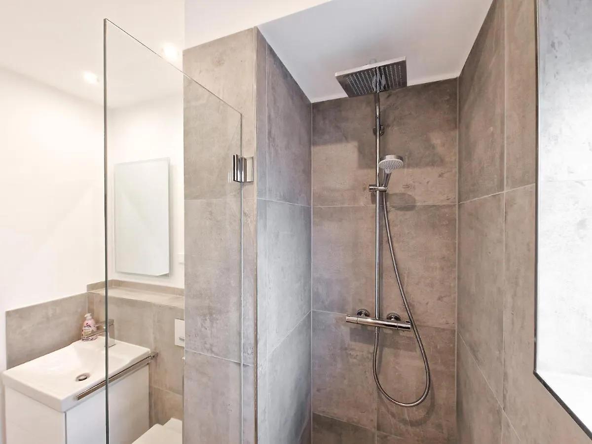 Raj Living - City Apartments With 1 Or 2 Rooms - 15 Min To Messe Dus And Old Town Dus Dusseldorf
